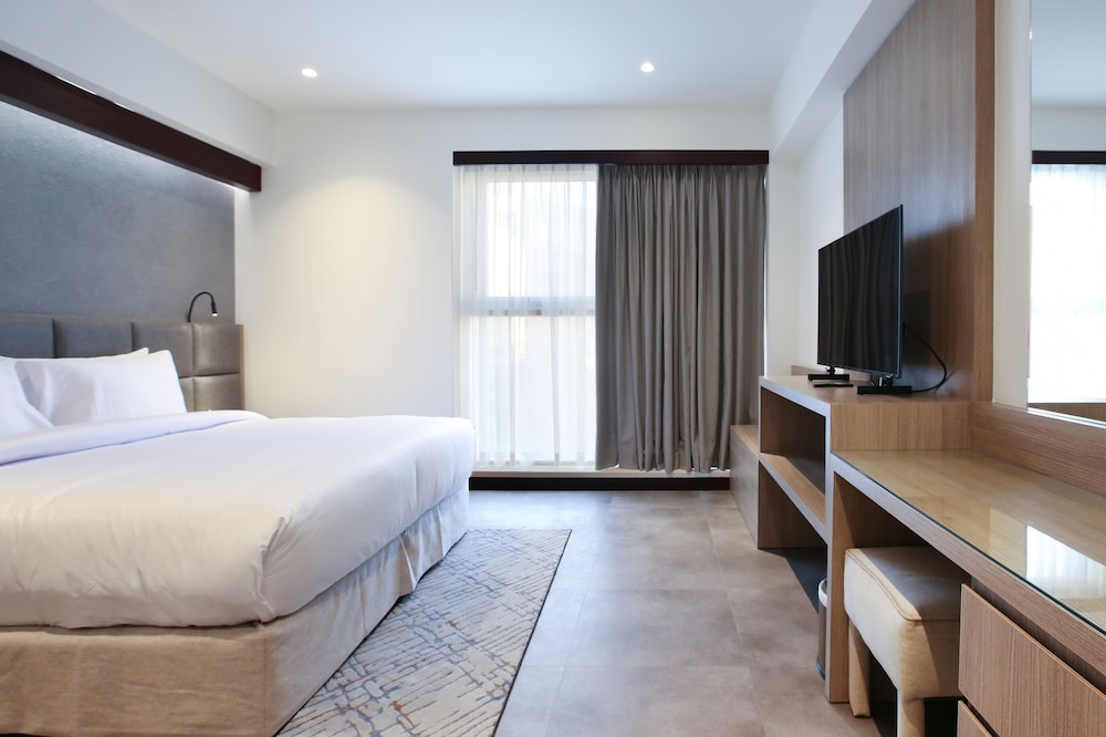 One Bedroom Emperor photo 3