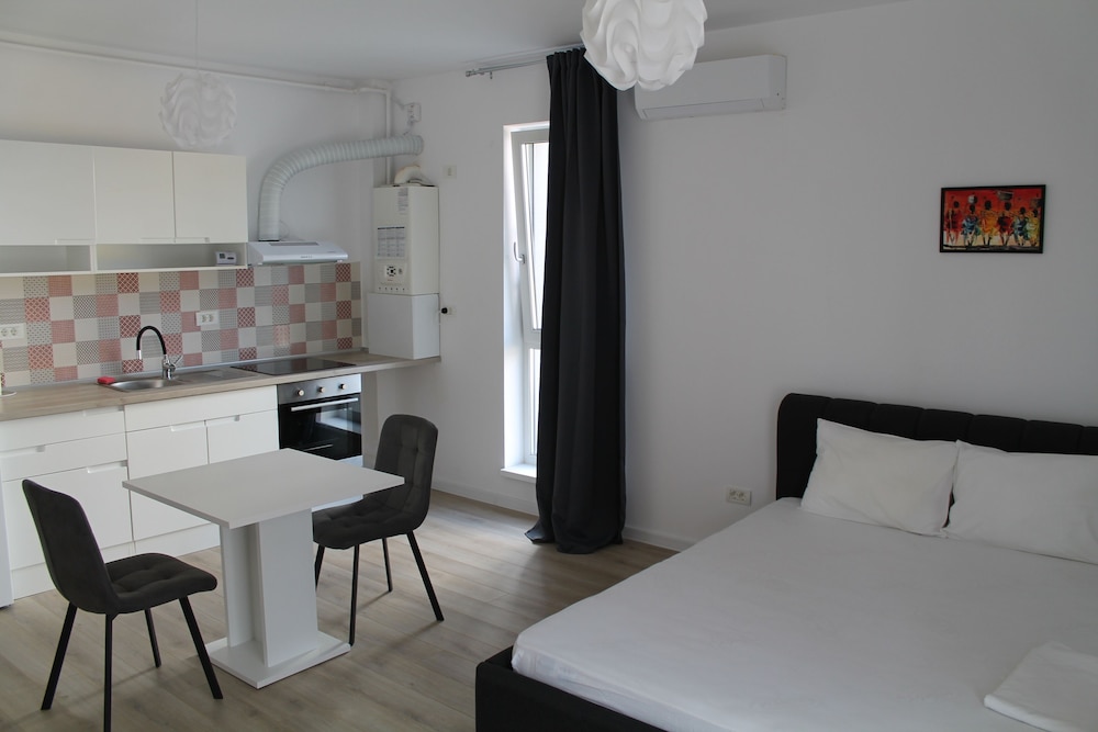 Superior Studio, 1 Queen Bed, Garden Area