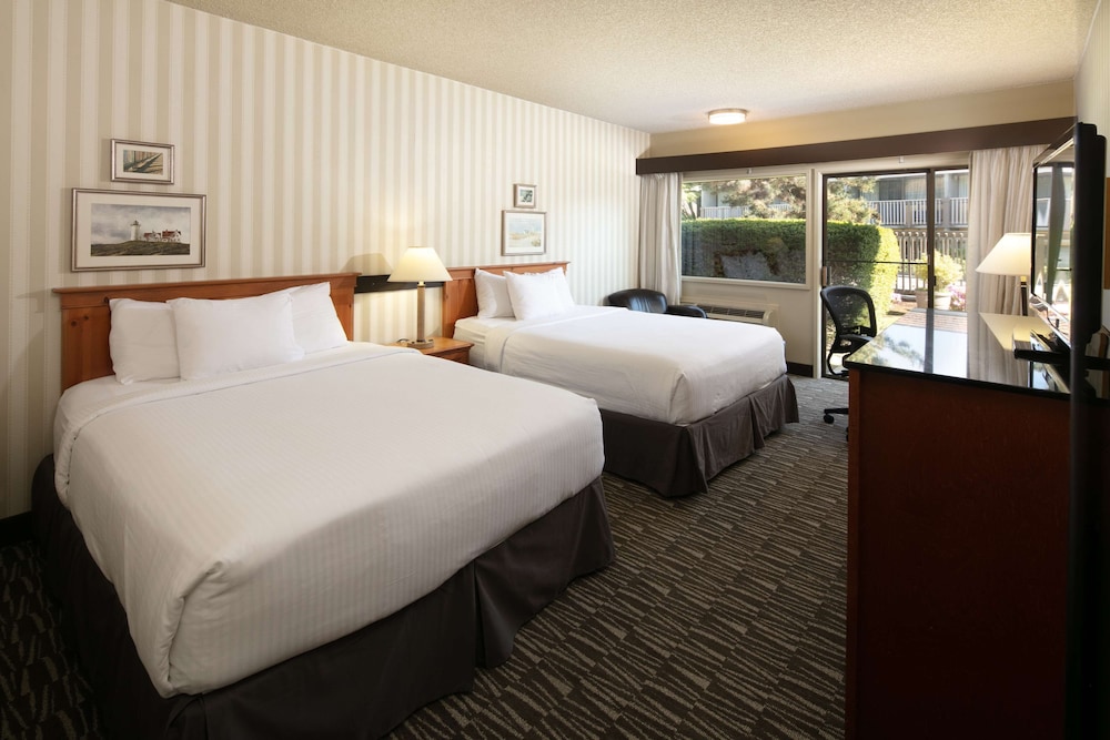 Room, 2 Queen Beds - Photo 3
