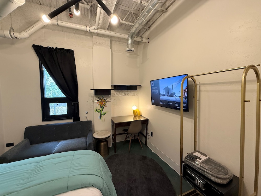 Deluxe Single Room, 1 Queen Bed, Non Smoking