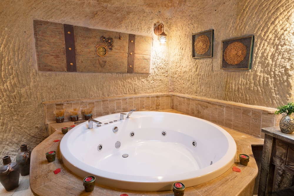 Traditional Suite (Tabiatin Mabedi)