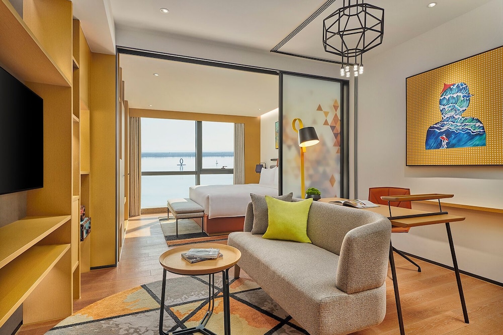 Habitat Lake View Twin