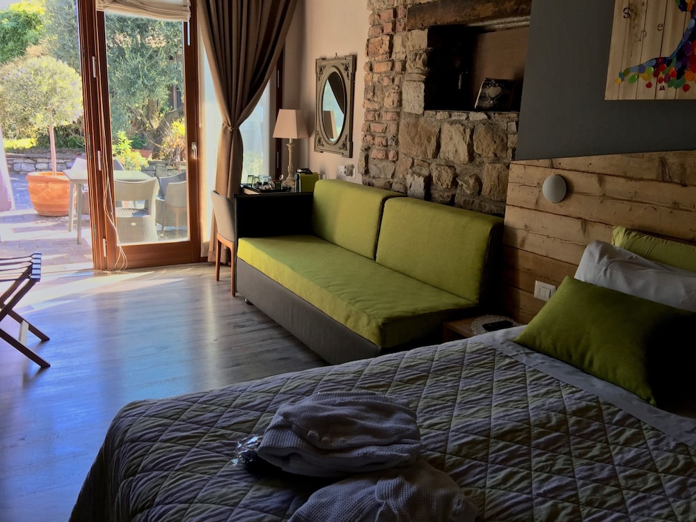 Premium Triple Room, Ensuite (Deluxe) photo 2