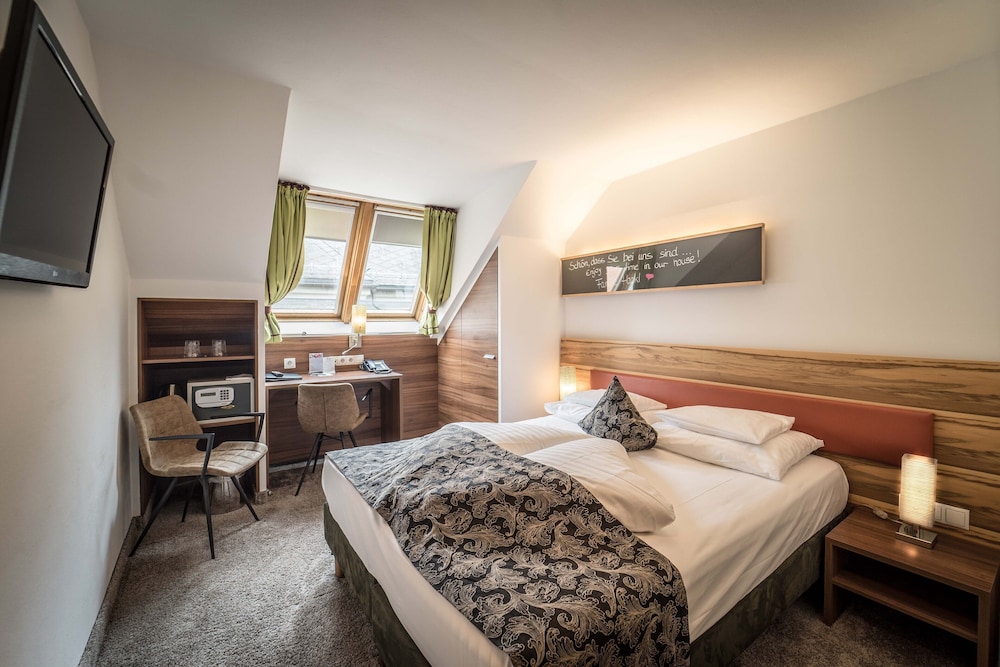Classic Room, 2 Twin Beds - Photo 2