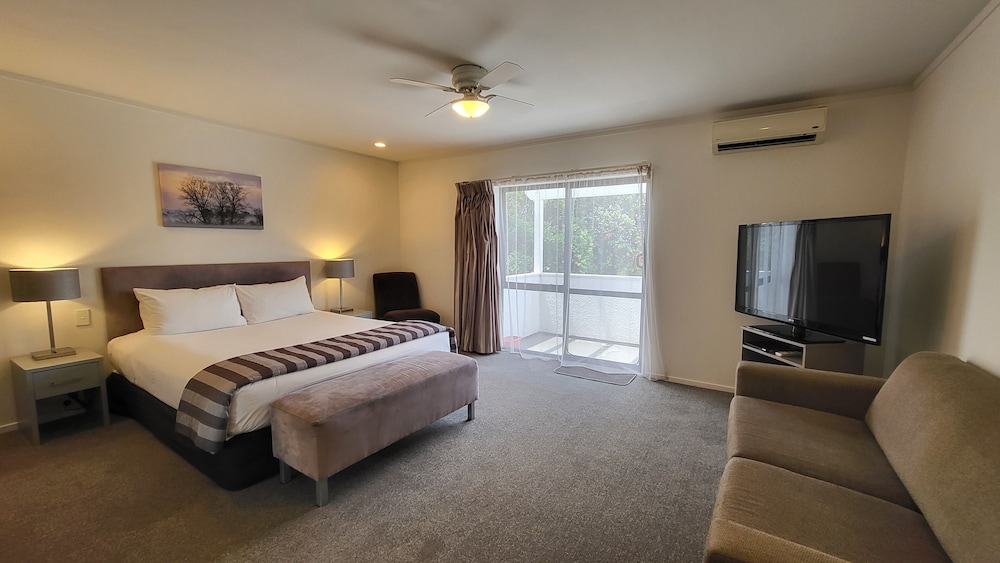 Deluxe Room, Hot Tub