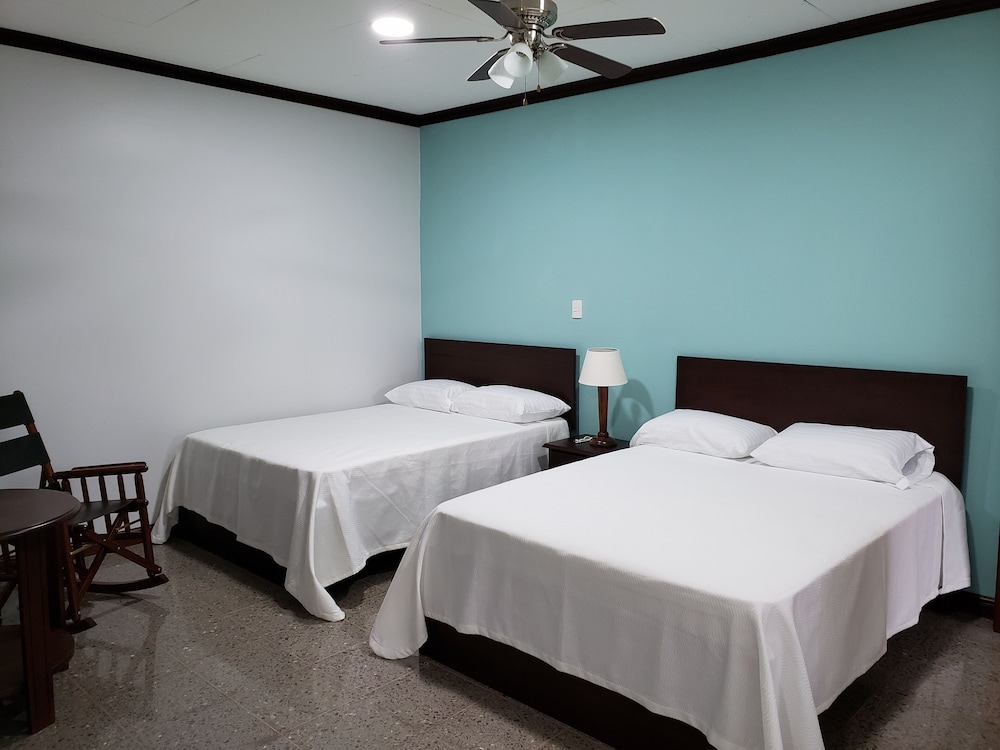Room, 2 Double Beds photo 1
