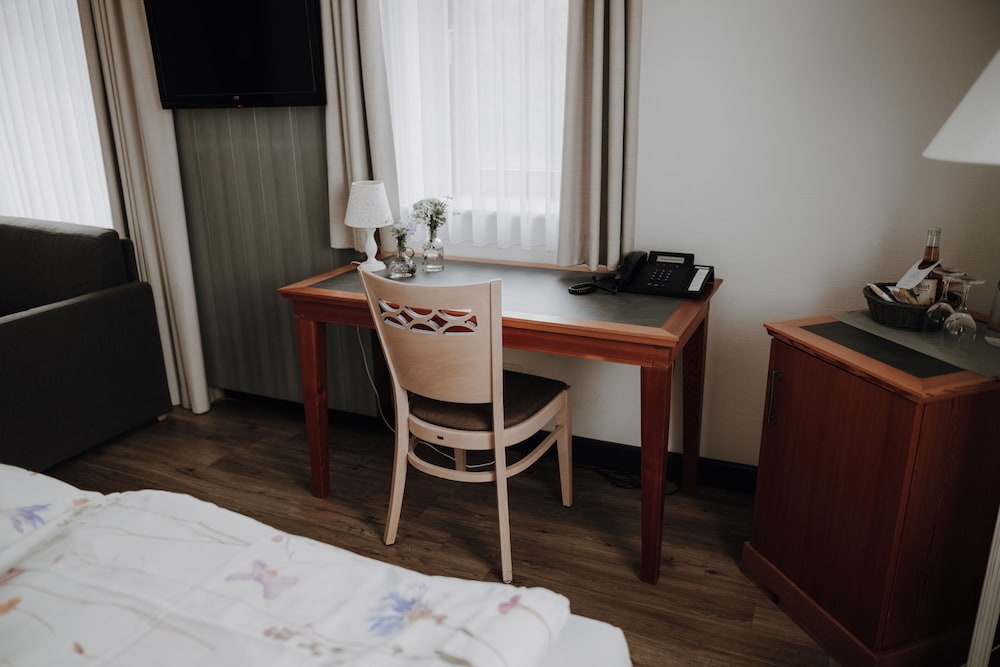 Comfort Double Room, 1 King Bed, Non Smoking, Balcony photo 3