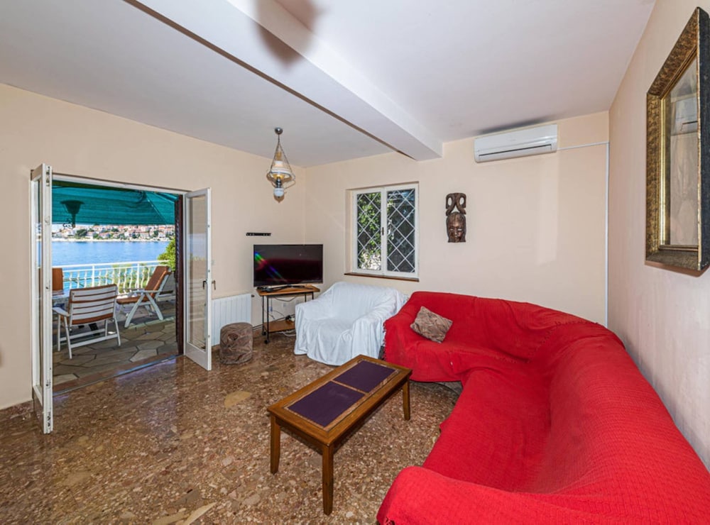 House (Two Bedroom Holiday Home) photo 3