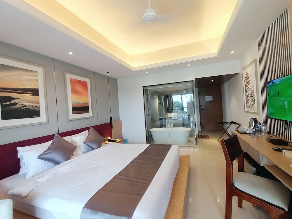 Deluxe Double Room, City View
