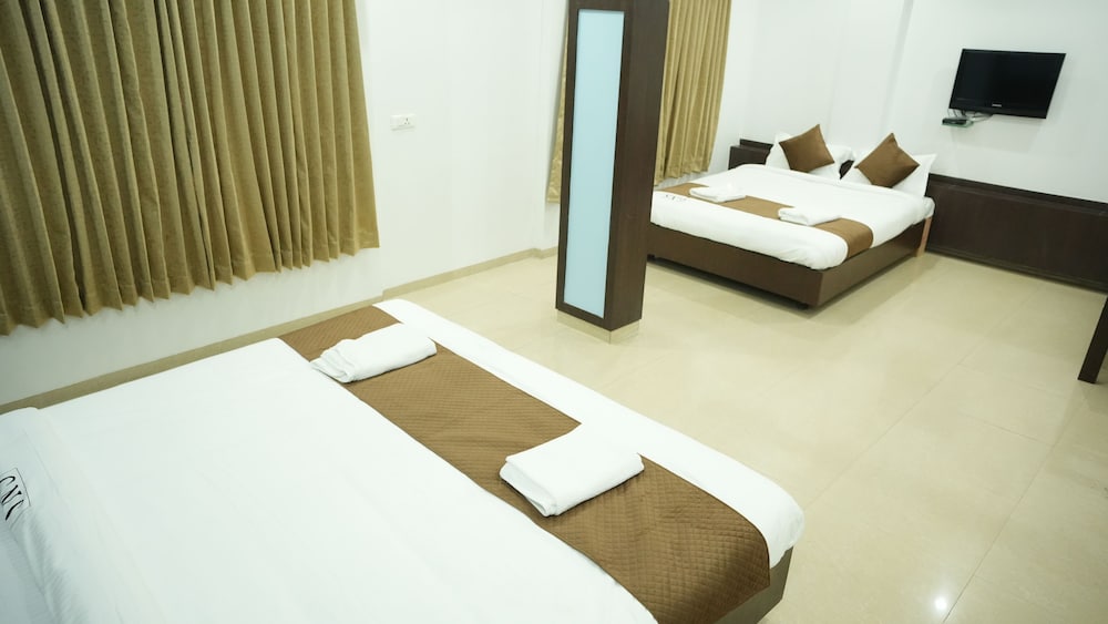 Deluxe Quadruple Room, 2 Queen Beds