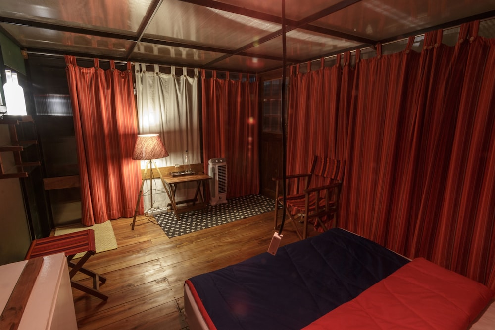 Luxury Tent, 1 Queen Bed, Garden View photo 2