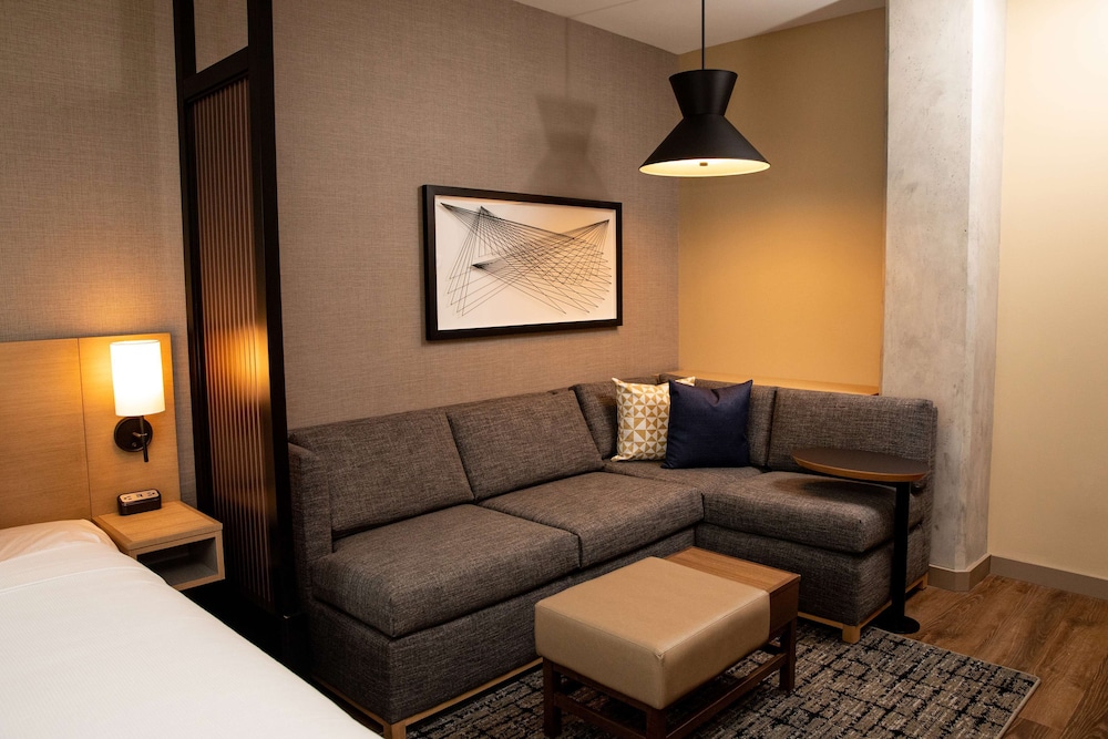 Room (Shower, 2 Queen Beds and 1 Sofa Bed) - Photo 1
