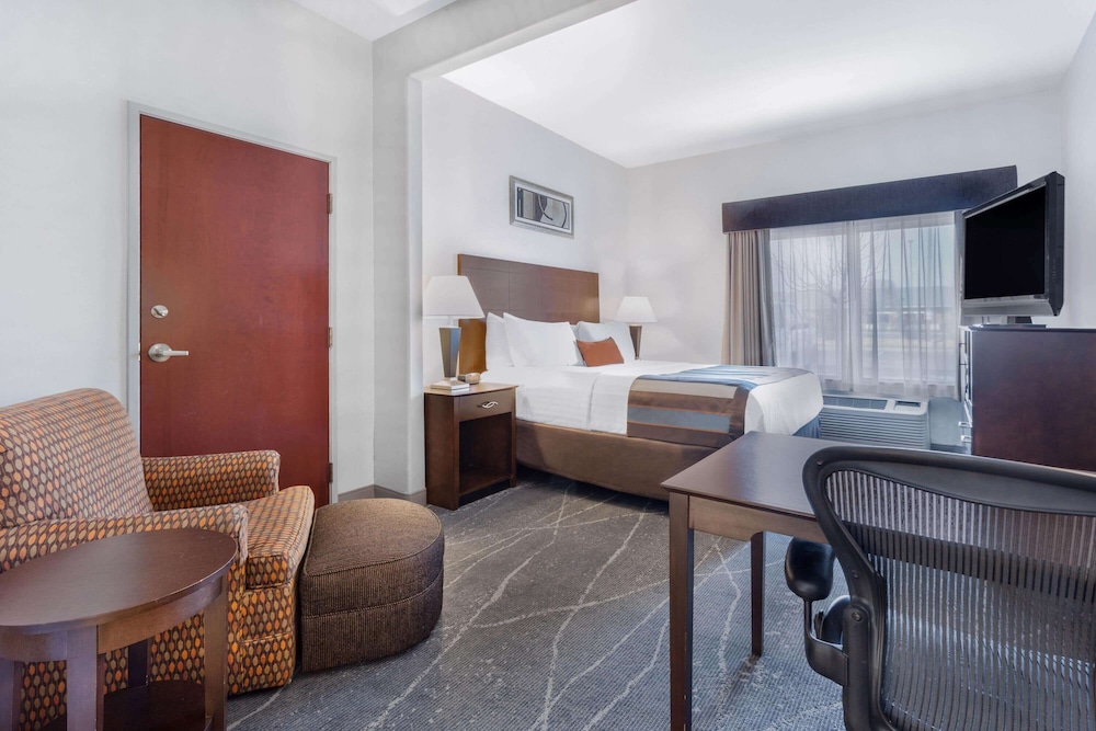 Standard Room, 1 King Bed, Accessible photo 1