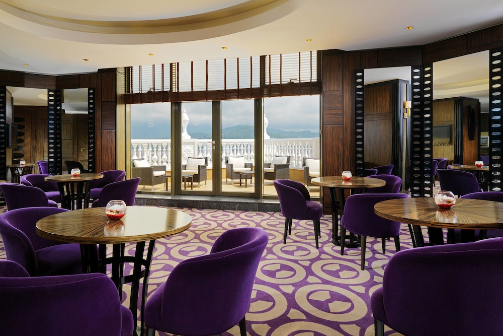 Club Suite, 1 King Bed, Terrace - Photo 9