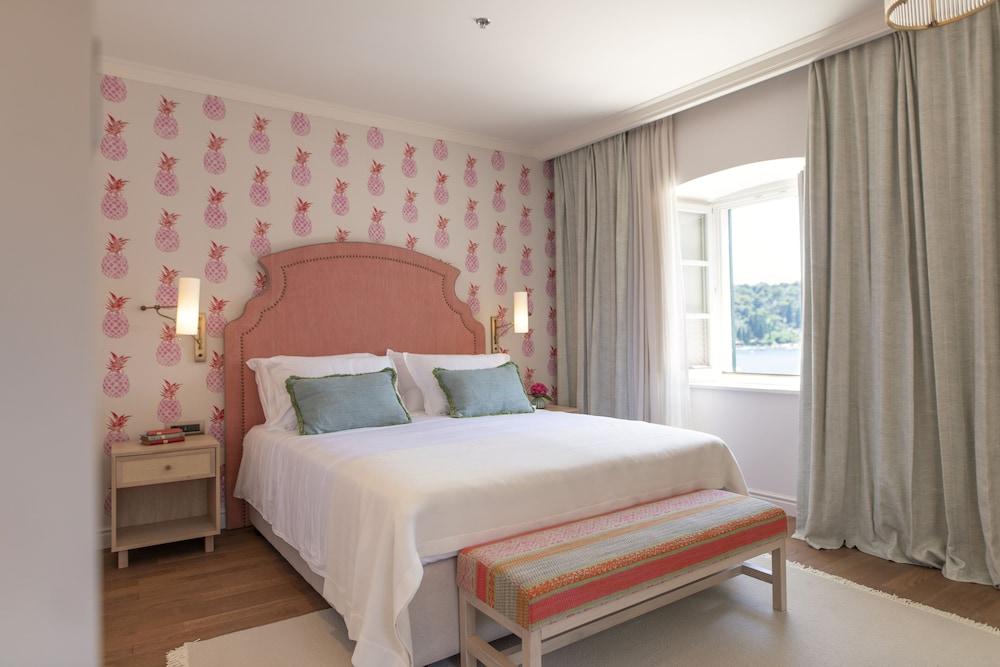 Deluxe Room - Photo 4
