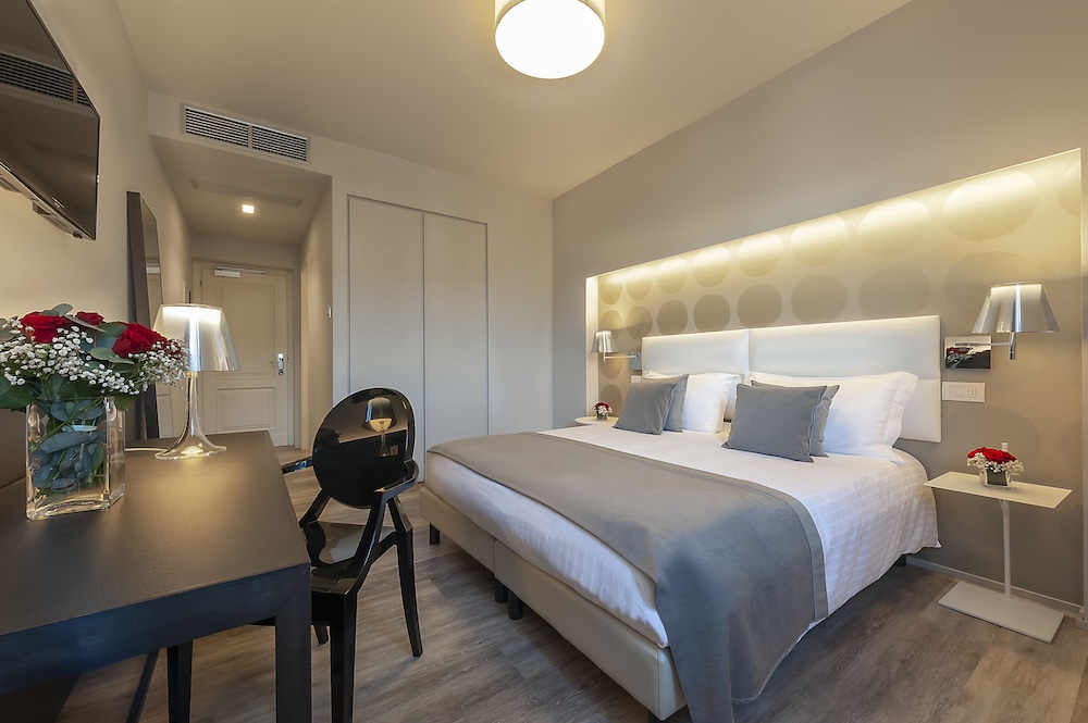 Superior Double or Twin Room - Photo 2