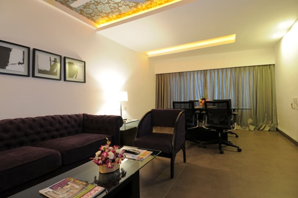 Business Suite - Photo 5