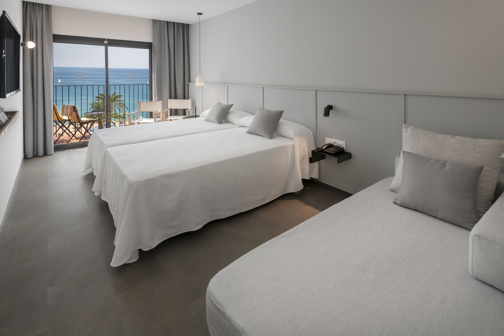 Standard Double or Twin Room, Sea View - Photo 2