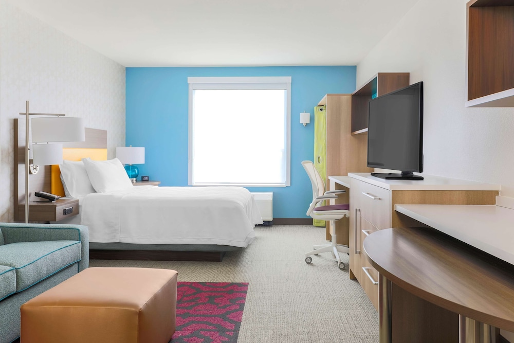Studio, 1 Queen Bed, Accessible, Bathtub - Photo 2