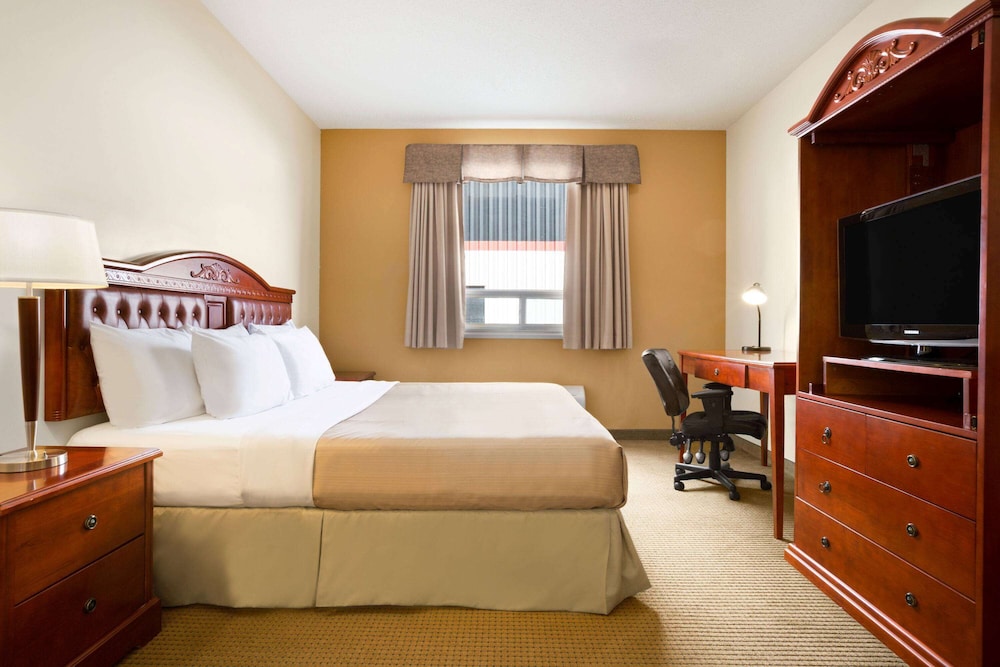 Room, 1 King Bed, Accessible - Photo 1
