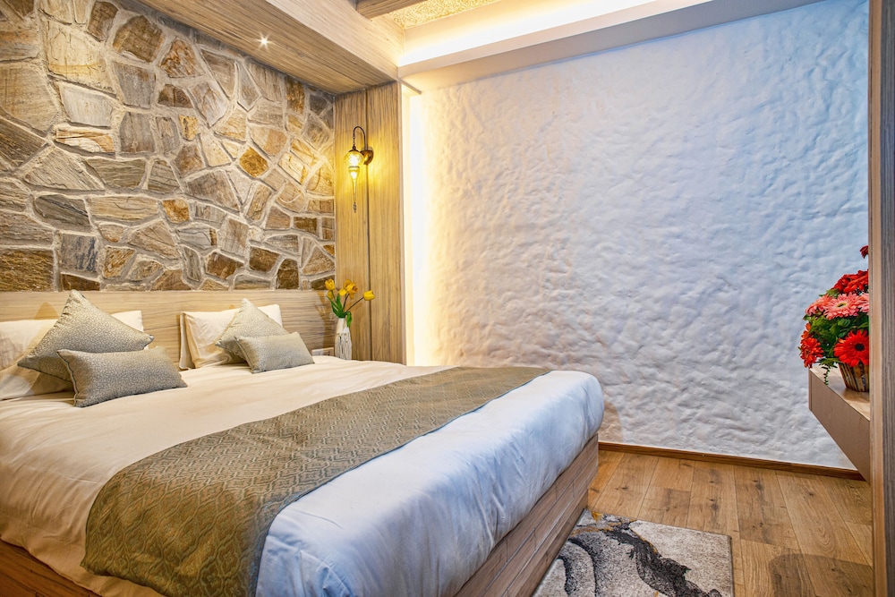 Executive Room - Photo 20