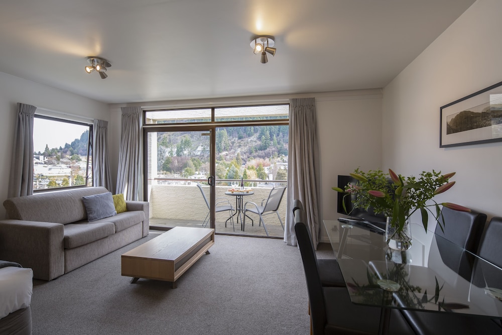 One Bedroom Apartment with Private Balcony photo 1