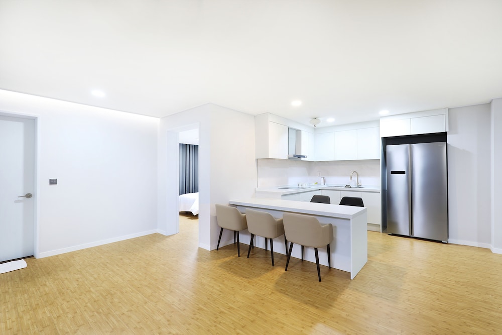 [Lounge Set] Royal Suite + 2 beers + snack or light meal (25000KRW/2pax) - Photo 1