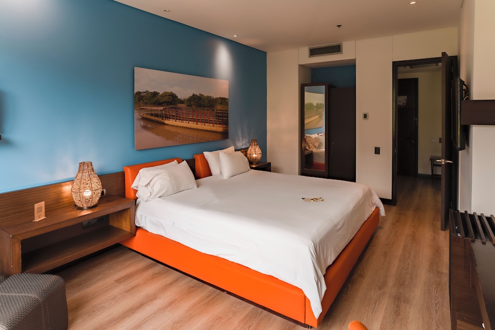 Executive Suite - Photo 1
