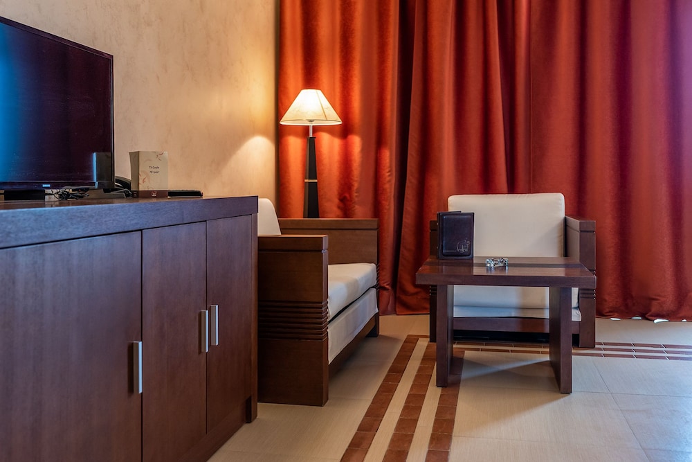 Double or Twin Room, Sea View - Photo 5