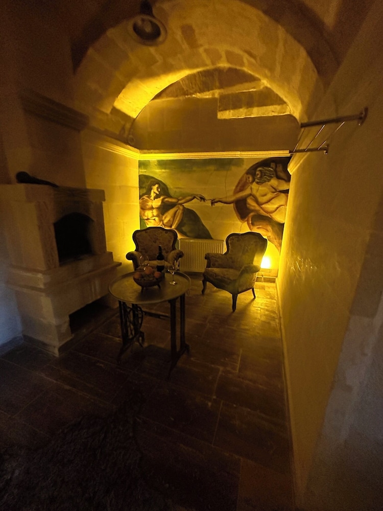 Deluxe Room - Photo 13