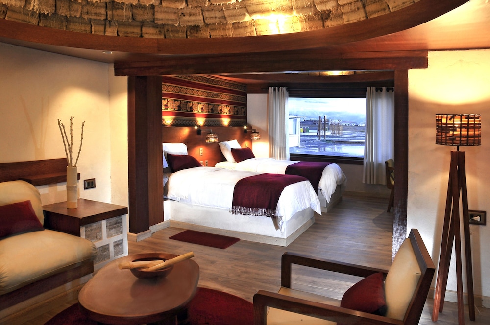 Deluxe Suite, 2 Twin Beds, Mountain View