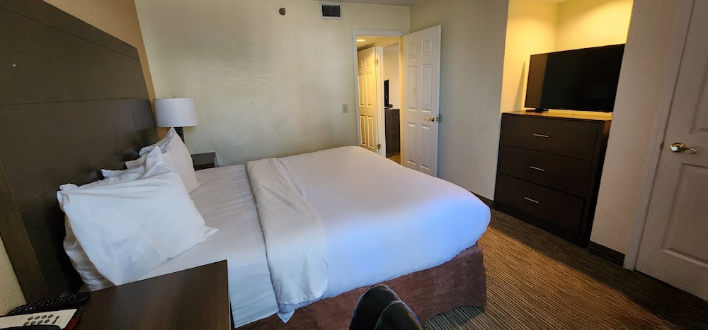 Superior Suite, 1 King Bed with Sofa bed, Jetted Tub (One-Bedroom) - Photo 3