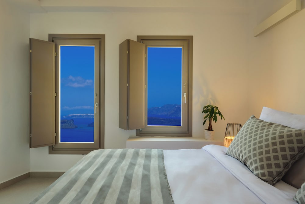 Senior Suite with Hot Tub & Caldera View - Photo 5