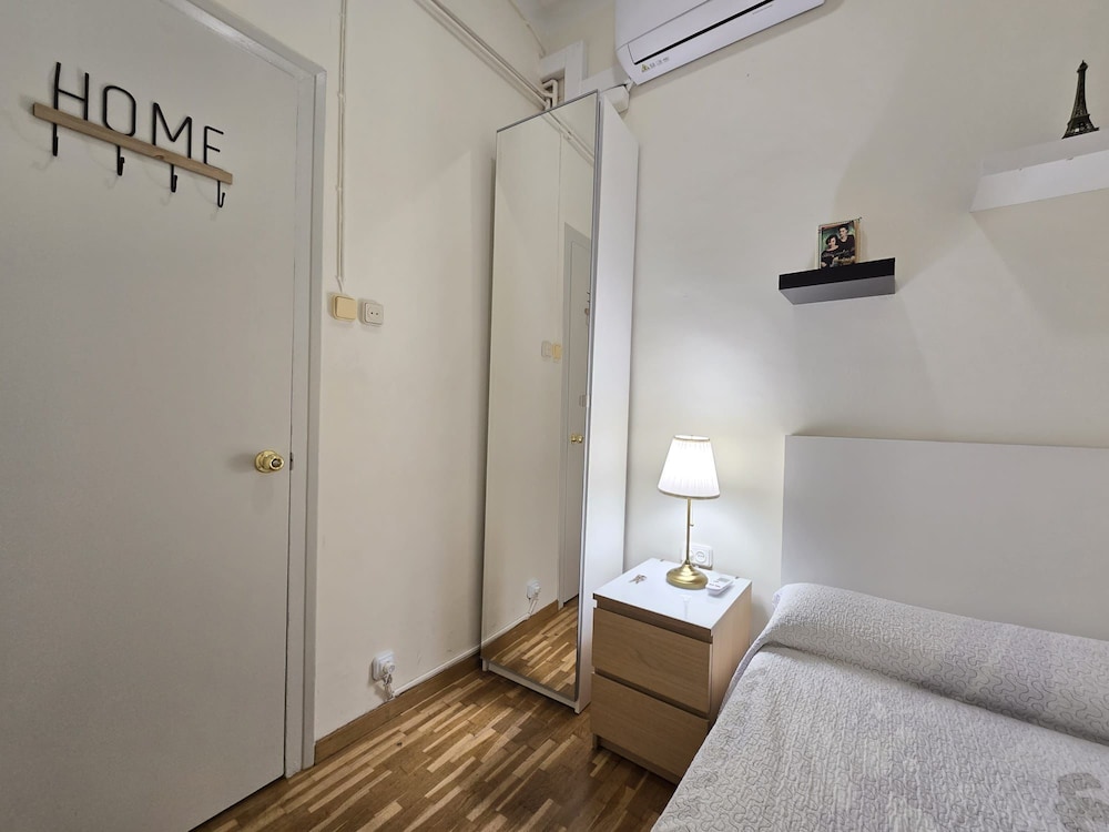 Economy Single Room, Shared Bathroom photo 2