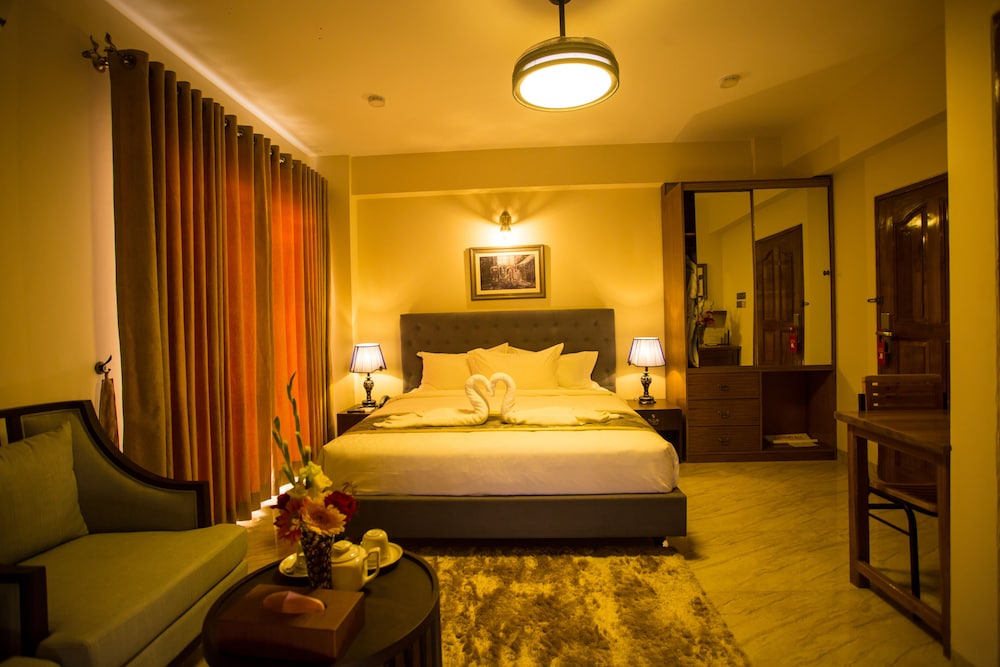 Executive Room - Photo 1