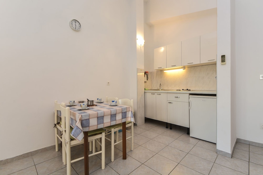 Apartment (A5)