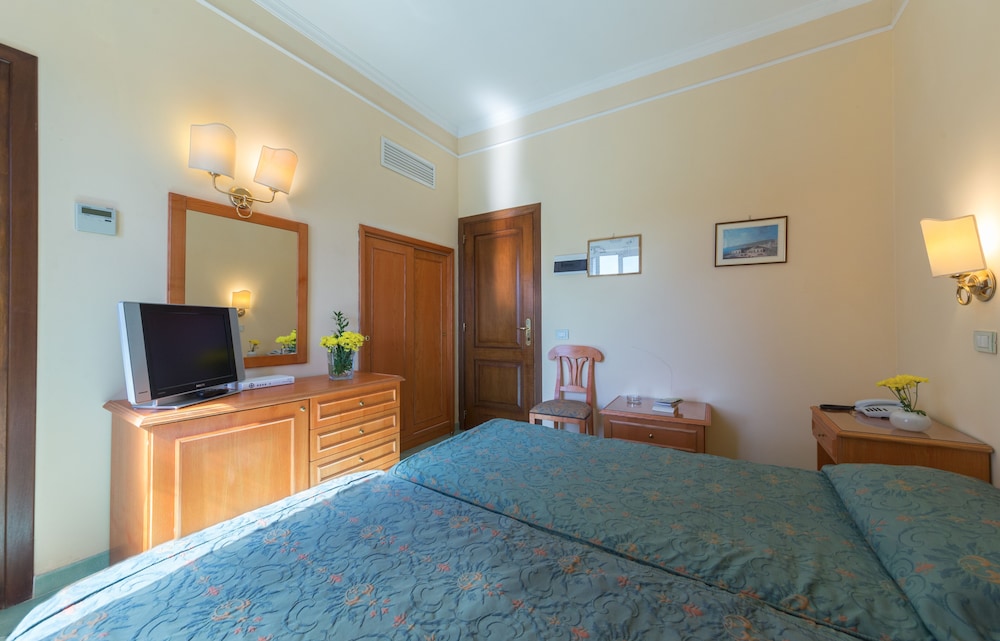 Comfort Room, Pool View, Annex Building photo 3