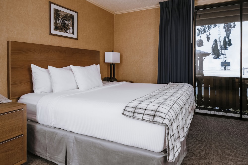 Standard Room, 1 Queen Bed (One Queen Hotel Room) - Photo 2