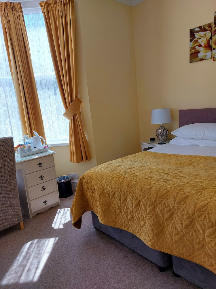 Superior Double or Twin Room, Ground Floor (Goodrington) photo 2
