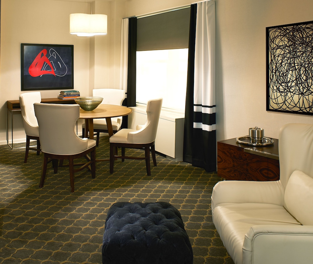 Suite, 2 Queen Beds, Terrace thumbnail 6