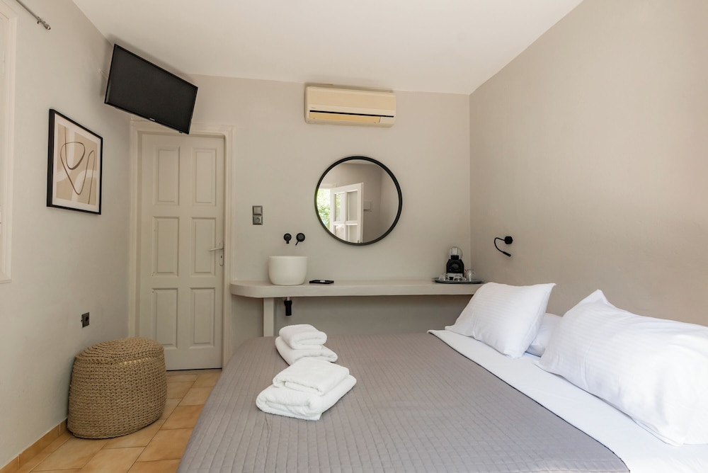 Economy Double Room photo 3