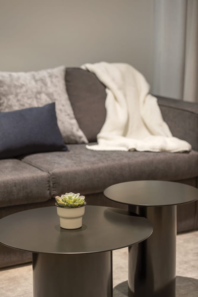 Two Bedroom Apartment, Interconnecting (Weekly Housekeeping) - Photo 6