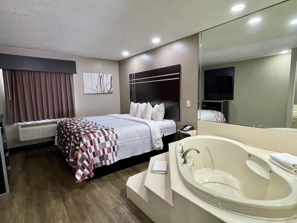 Suite, 1 King Bed, Non Smoking, Jetted Tub photo 1
