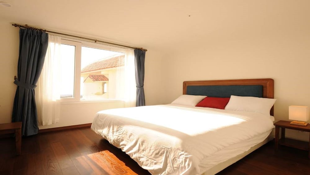 Classy Room - Photo 1