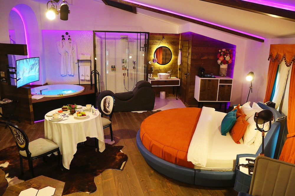 Suite, Jetted Tub photo 1