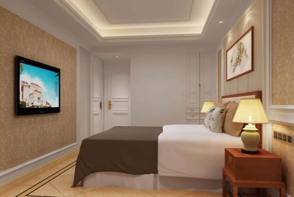 Superior Room, 1 King Bed, City View