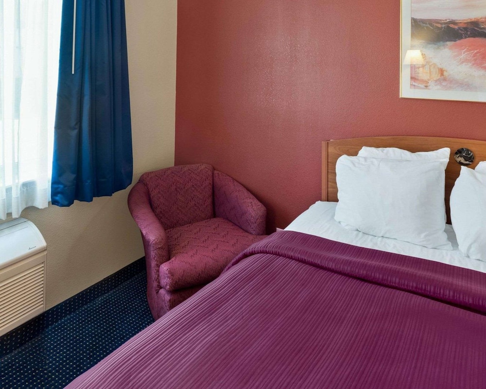 Standard Room, 2 Queen Beds, Non Smoking photo 2