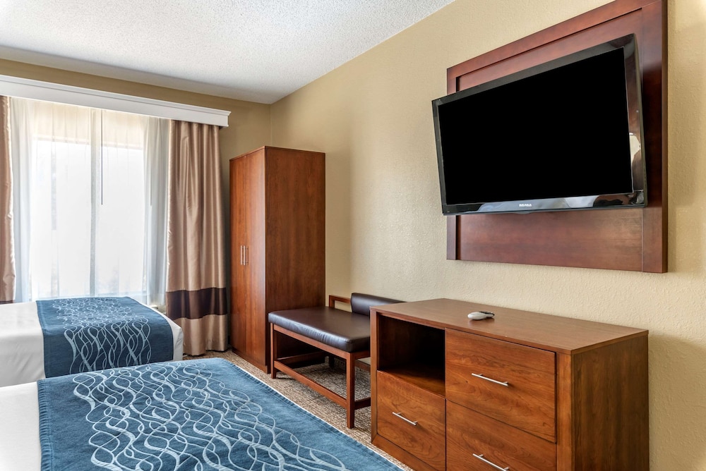 Suite, 2 Queen Beds and 1 Sofa Bed, Non Smoking - Photo 3