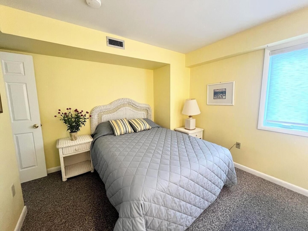 Condo, 1 Queen Bed with Sofa bed, Balcony, Garden View