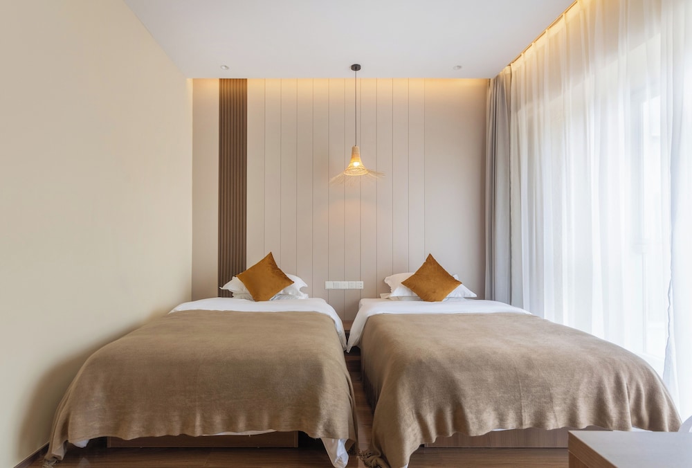 Basic Twin Room, Garden View